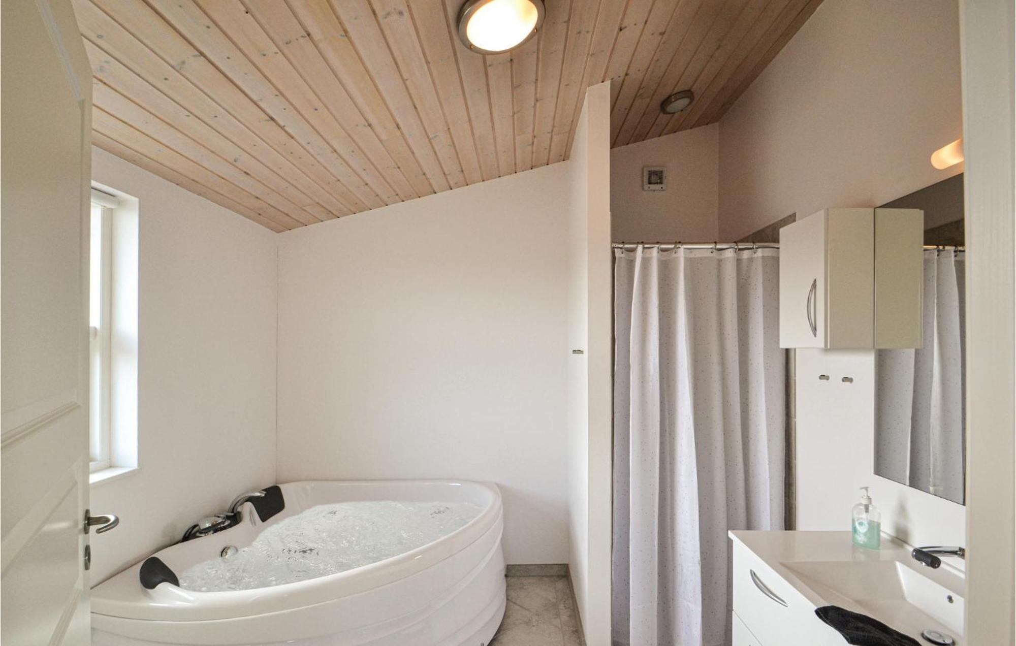 Amazing Home In Orsted With Kitchen Eksteriør bilde